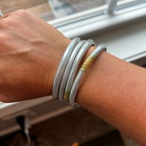 Set of 4 silver all weather bangles